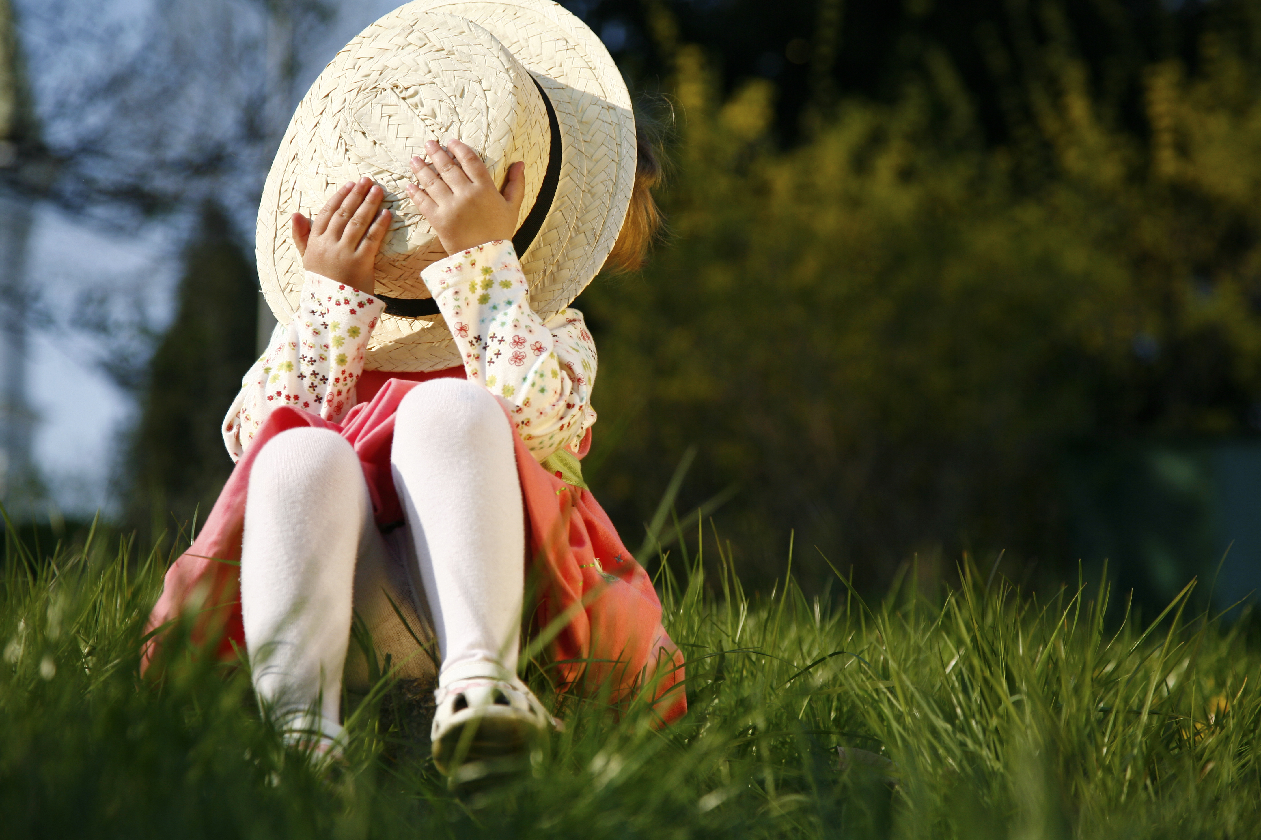 Стеснительный ребенок – нужно ли преодолевать застенчивость